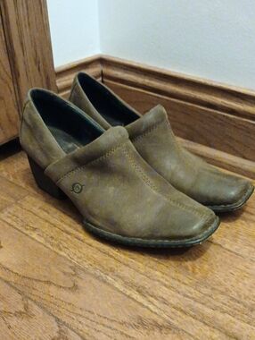 Born Brown Slip-On Suede Loafers 8M